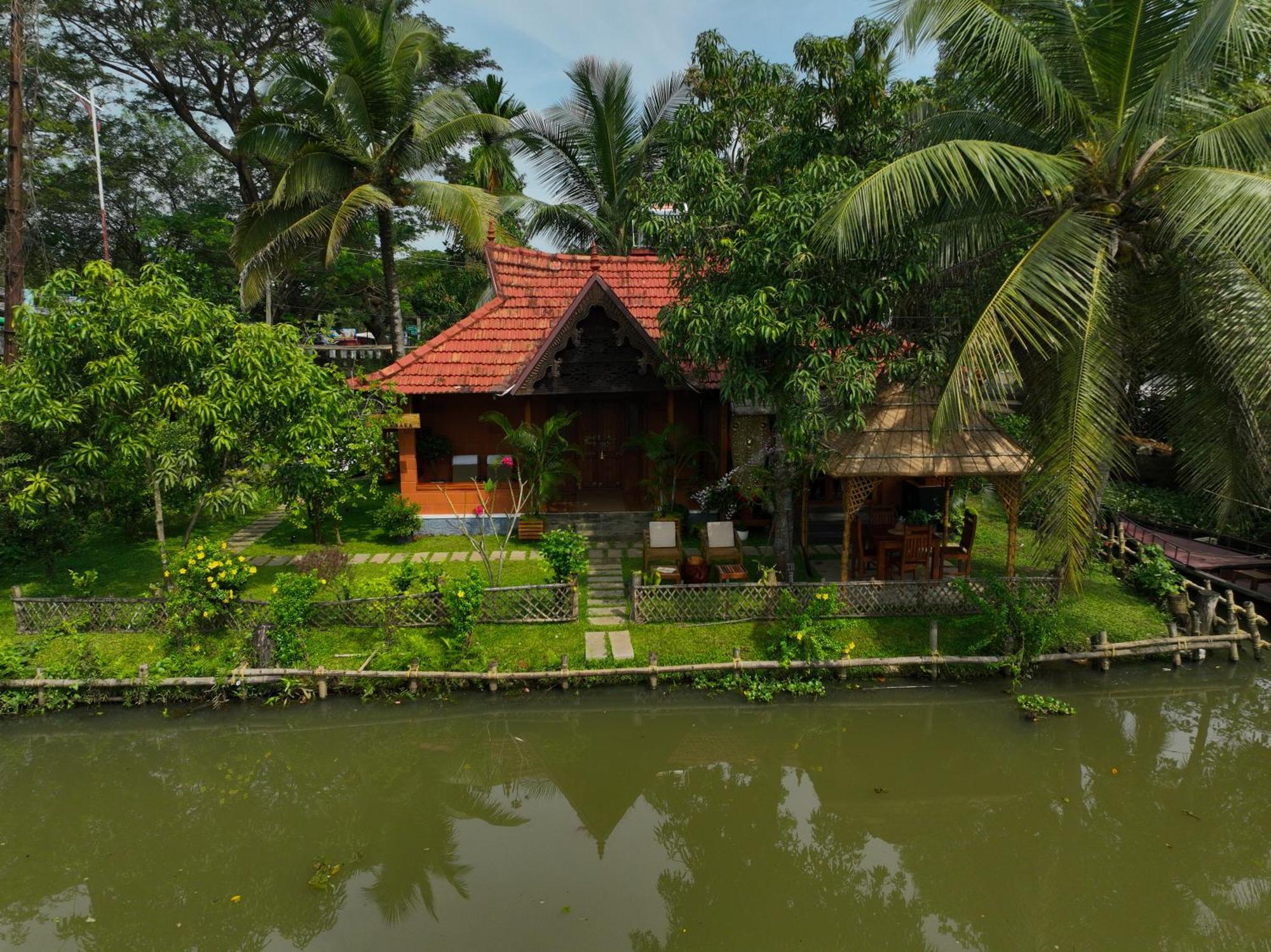 Little Chembaka Guest House Kumarakom Exterior photo